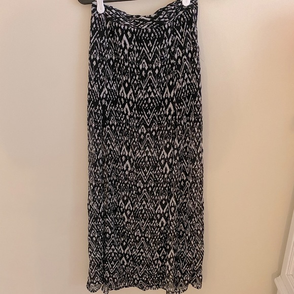 H&M maxi skirt with slits - Picture 1 of 3